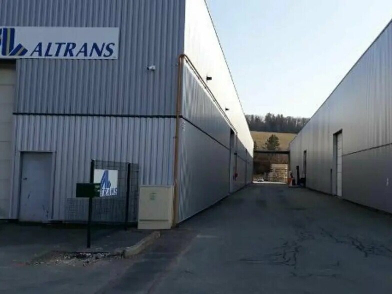 Industrial in Étupes for lease - Building Photo - Image 1 of 7