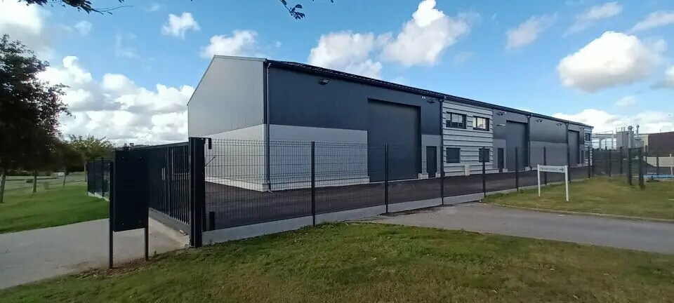 Flex in Saint-Jean-de-la-Neuville for lease Building Photo- Image 1 of 3