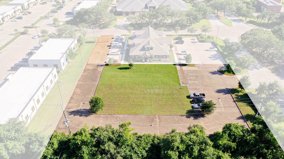 Julie Rivers Dr, Sugar Land, TX for sale - DJI_0927-Edit - Image 1 of 12