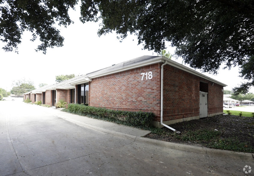 718 W Arapaho Rd, Richardson, TX 75080
