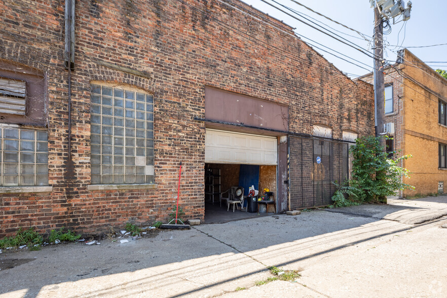 2206 E 75th St, Chicago, IL for lease - Building Photo - Image 2 of 16