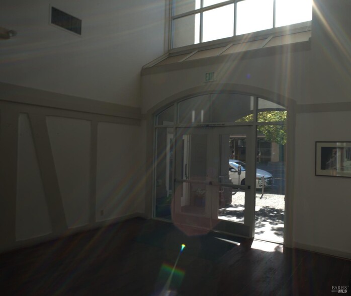 555 5th St, Santa Rosa, CA for lease - Interior Photo - Image 2 of 8