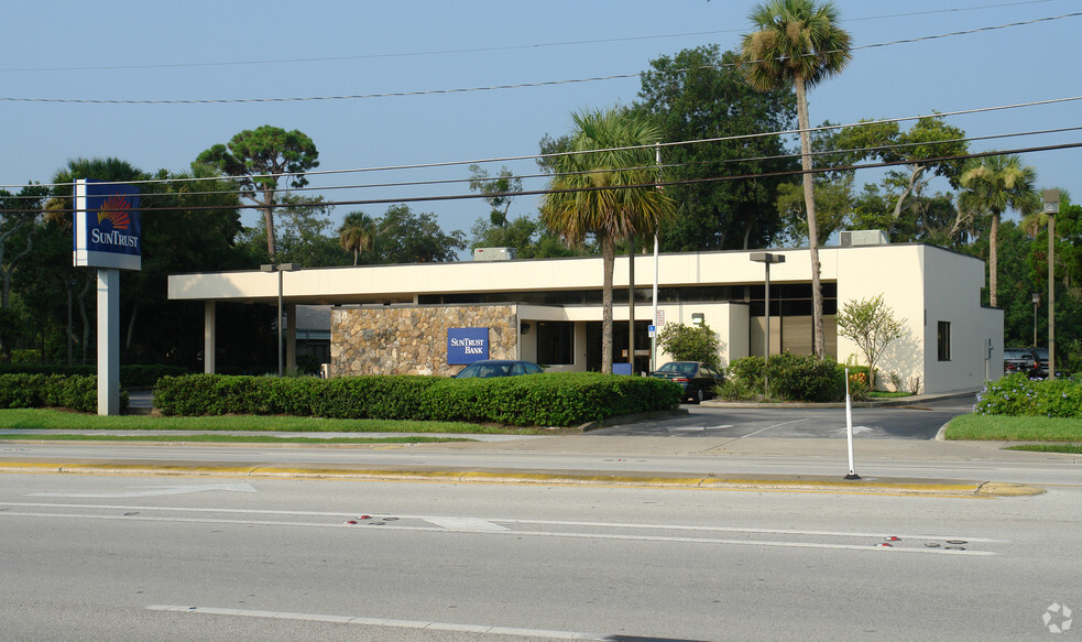 512 N Ridgewood Ave, Edgewater, FL for lease - Building Photo - Image 1 of 6