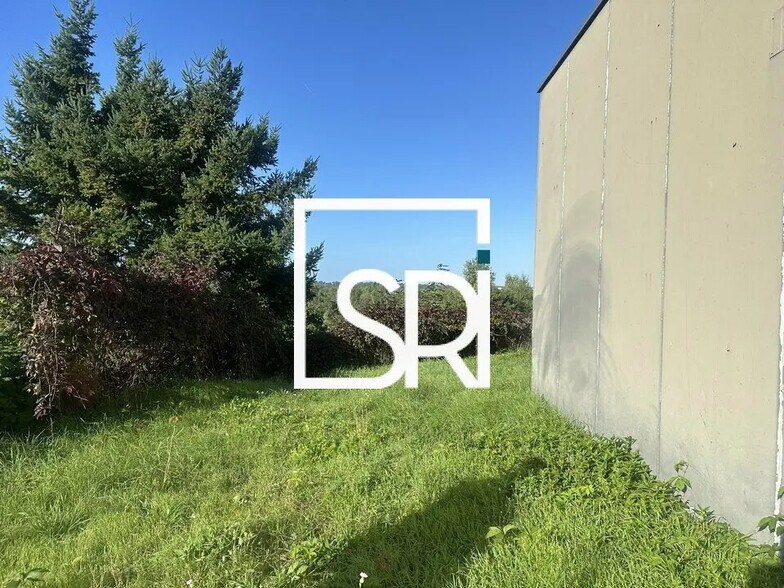 Retail in Abrest for sale - Building Photo - Image 1 of 10