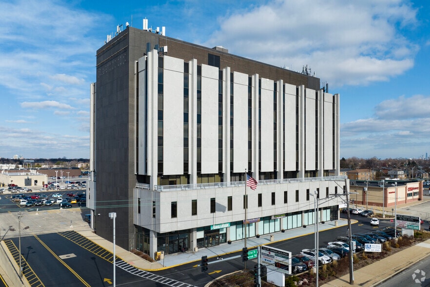 7222 W Cermak Rd, North Riverside, IL for lease - Primary Photo - Image 1 of 15
