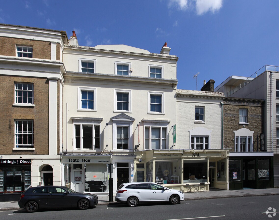 24 Canute Rd, Southampton, SO14 3FH