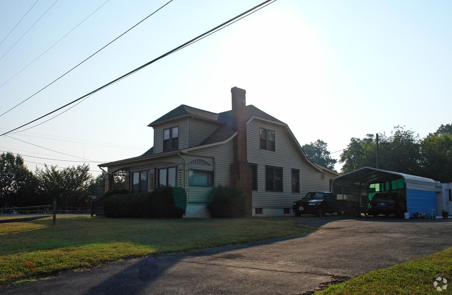 180 Chatham Heights Rd, Fredericksburg, VA for lease - Building Photo - Image 2 of 15