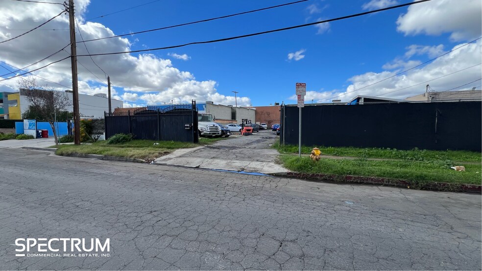 7029 Valjean Ave, Van Nuys, CA for sale - Building Photo - Image 1 of 1