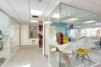 Office in Paris for lease Interior Photo- Image 2 of 2
