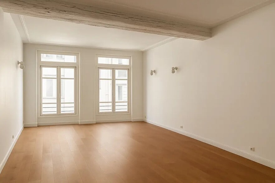 Office in Paris for lease - Interior Photo - Image 1 of 5