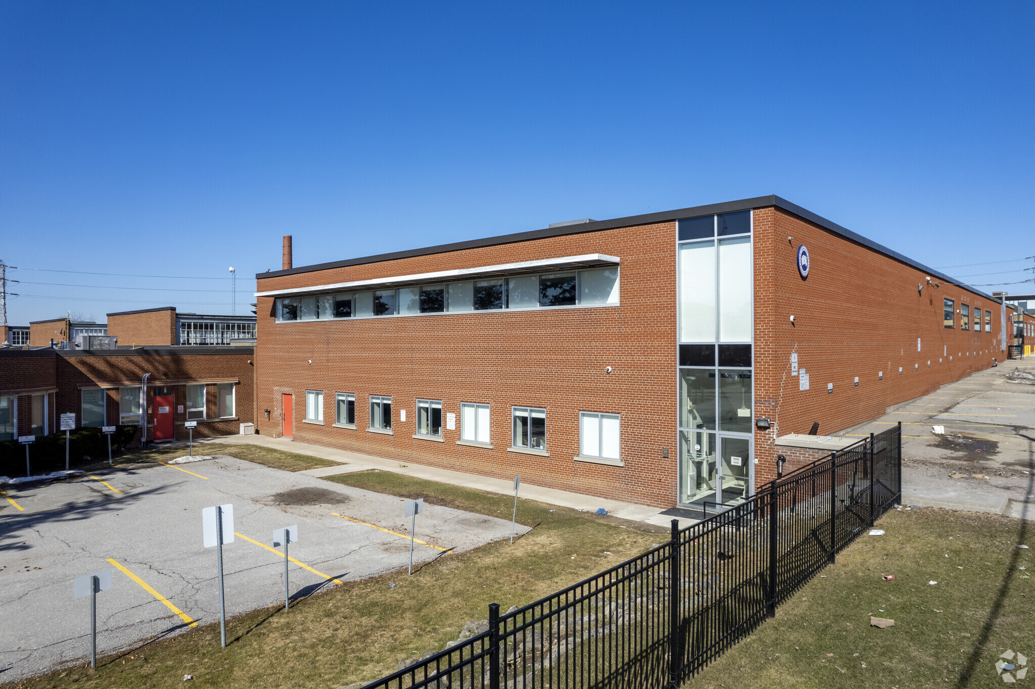 250 Bowie Ave, Toronto, ON for lease Primary Photo- Image 1 of 8