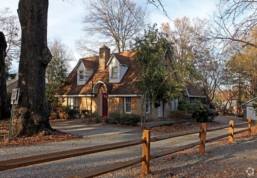 4929 Monroe Rd, Charlotte, NC 28205