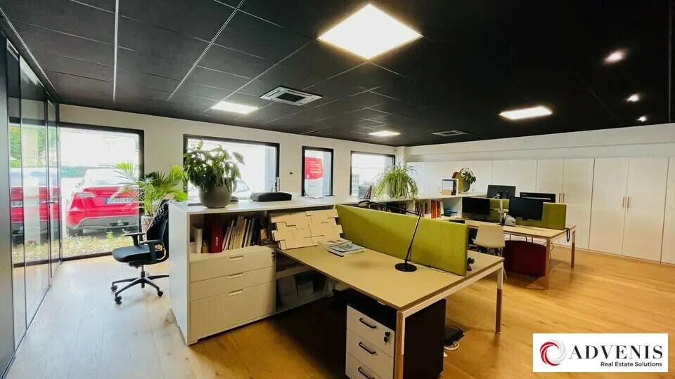 Office in Bègles for lease - Interior Photo - Image 2 of 12