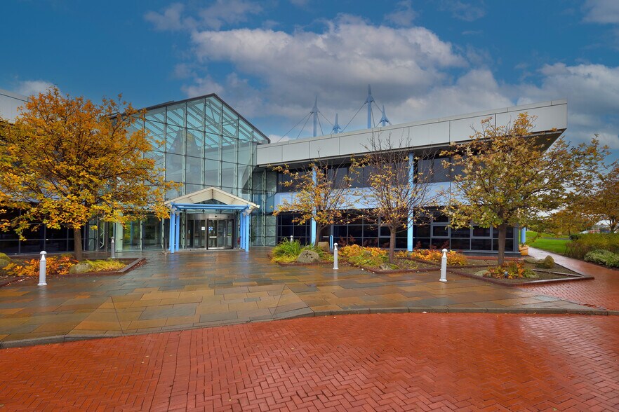 Carnegie Av, Dunfermline, KY11 8PE Office for Sale