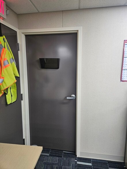 9900 Harrison, Romulus, MI for lease - Interior Photo - Image 3 of 6