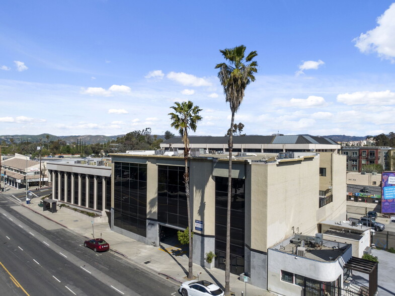 22141 Ventura Blvd, Woodland Hills, CA for lease - Building Photo - Image 3 of 5