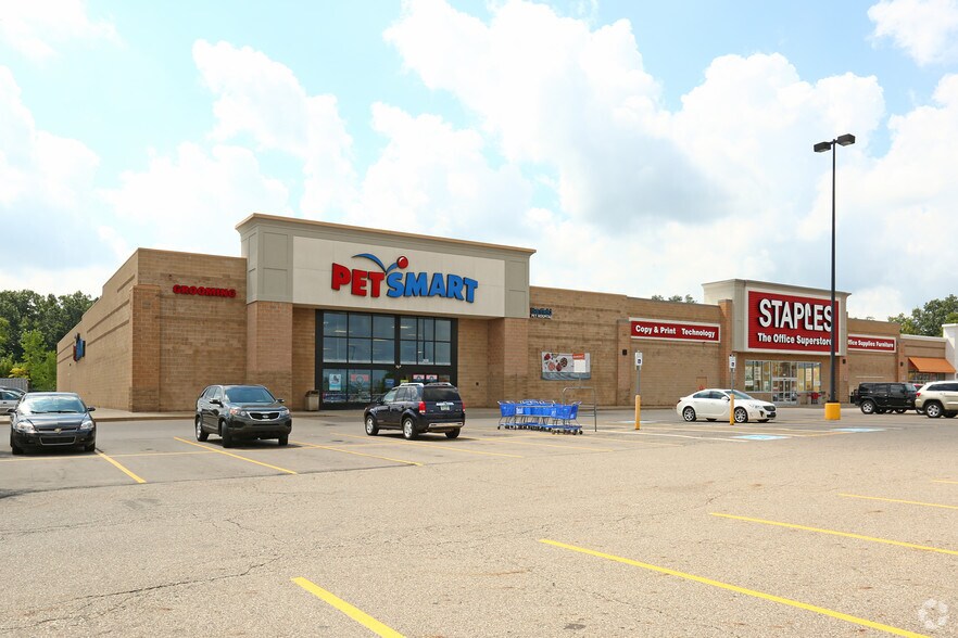 305-321 N Marketplace Blvd, Lansing, MI for sale - Primary Photo - Image 1 of 1