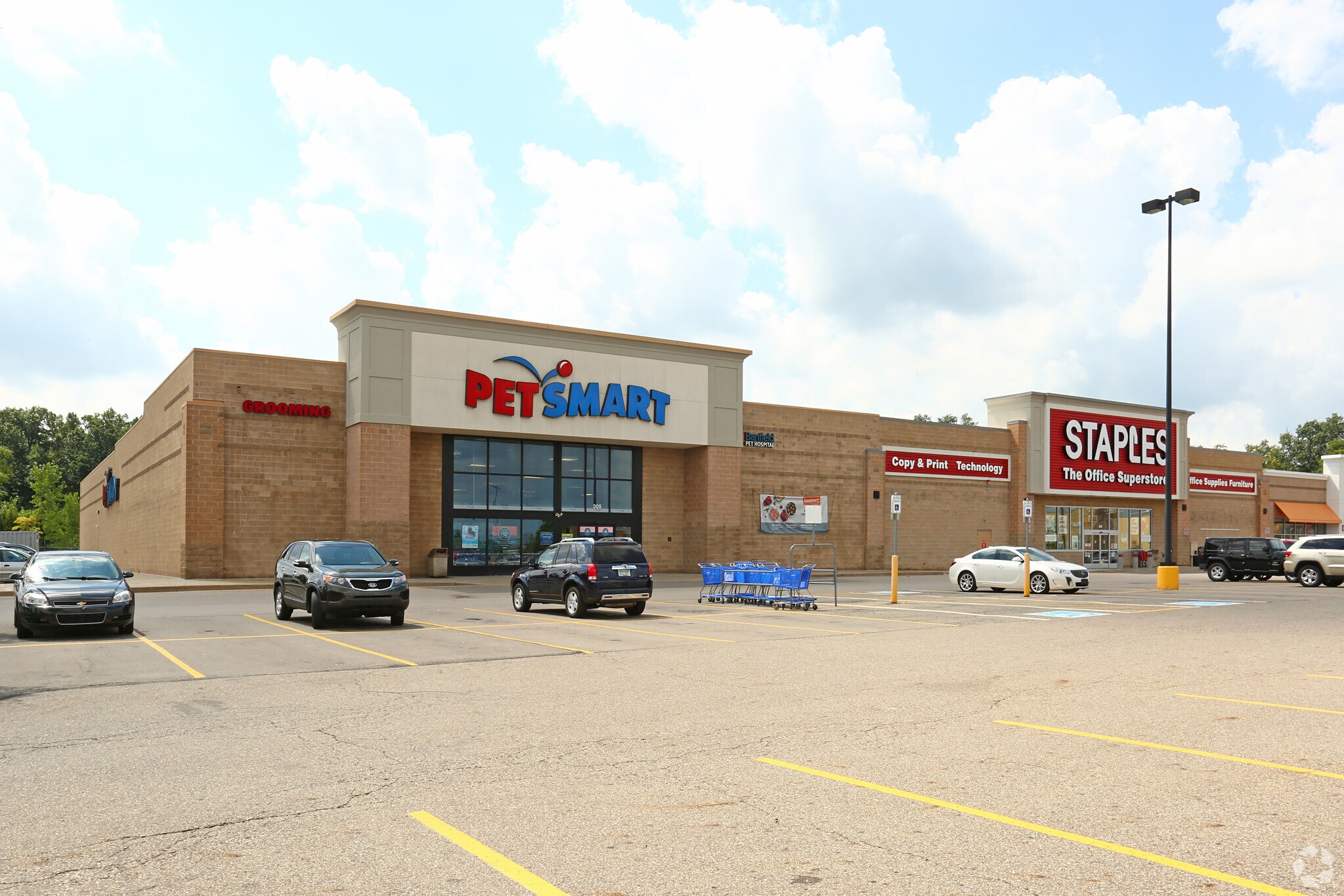 305-321 N Marketplace Blvd, Lansing, MI for sale Primary Photo- Image 1 of 1