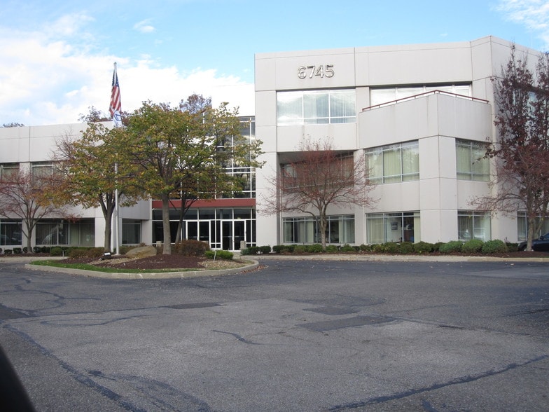 6745 Engle Rd, Middleburg Heights, OH for lease - Building Photo - Image 2 of 10