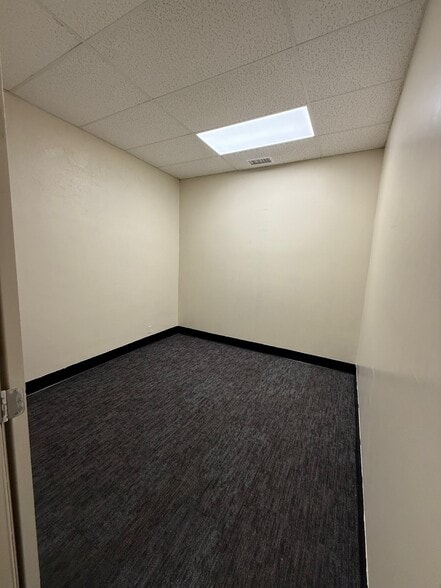 4517-4525 Hollywood Blvd, Hollywood, FL for lease - Interior Photo - Image 2 of 16