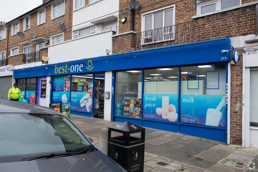 205-217 Amesbury Ave, London for lease - Building Photo - Image 2 of 12