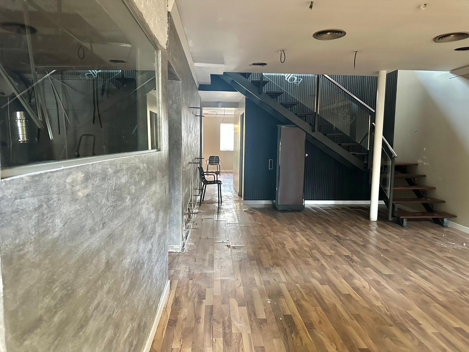 Retail in Santa Coloma de Gramenet, Barcelona for lease Interior Photo- Image 1 of 7