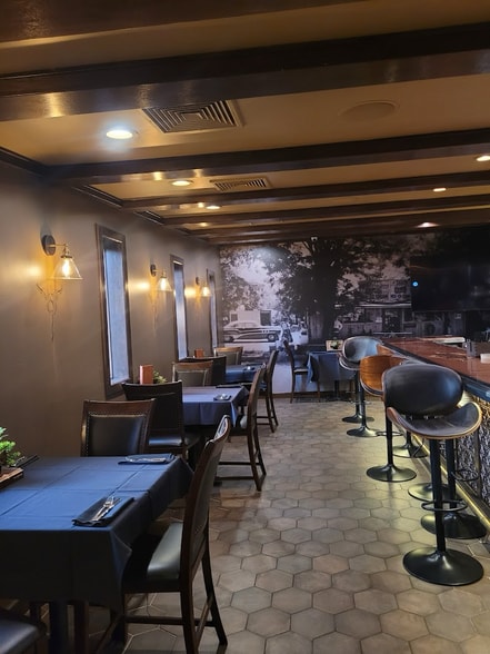 1325 Eureka Way, Redding, CA for lease - Building Photo - Image 3 of 6