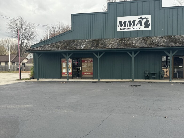 7679 Gratiot Rd, Saginaw, MI for lease - Building Photo - Image 1 of 2