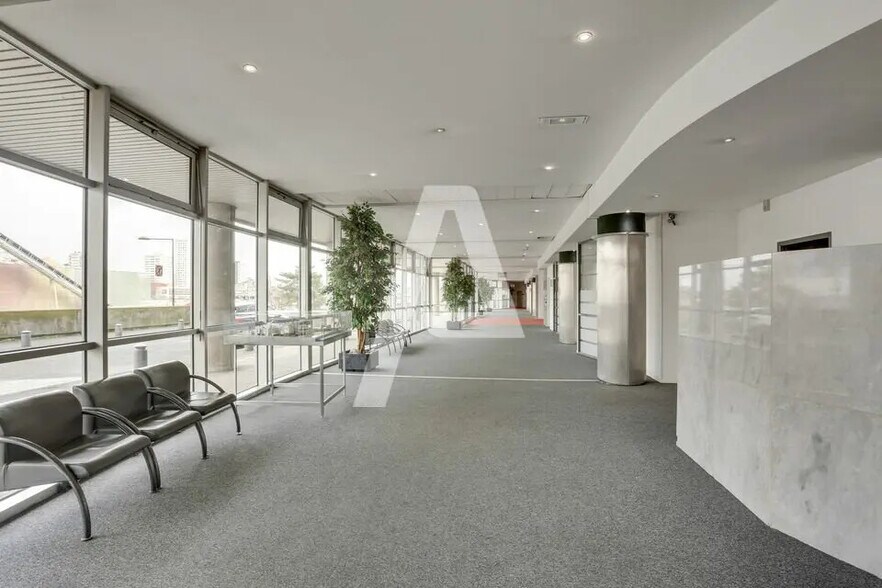 Office in Ivry-sur-Seine for lease - Lobby - Image 1 of 4