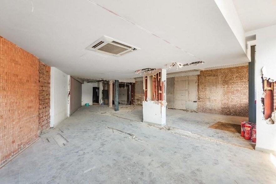 29-31 Bridge St, Pinner for lease - Building Photo - Image 2 of 9
