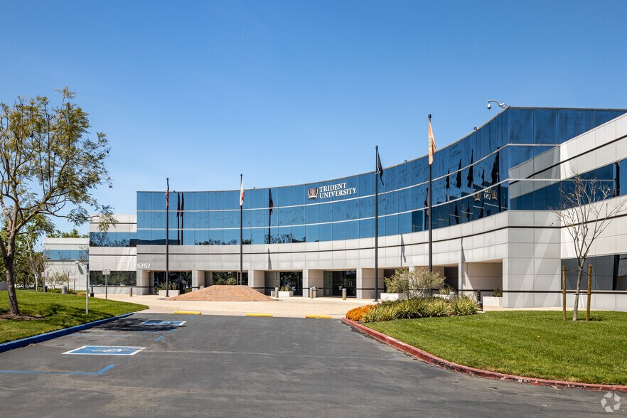 5757 Plaza Dr, Cypress, CA 90630