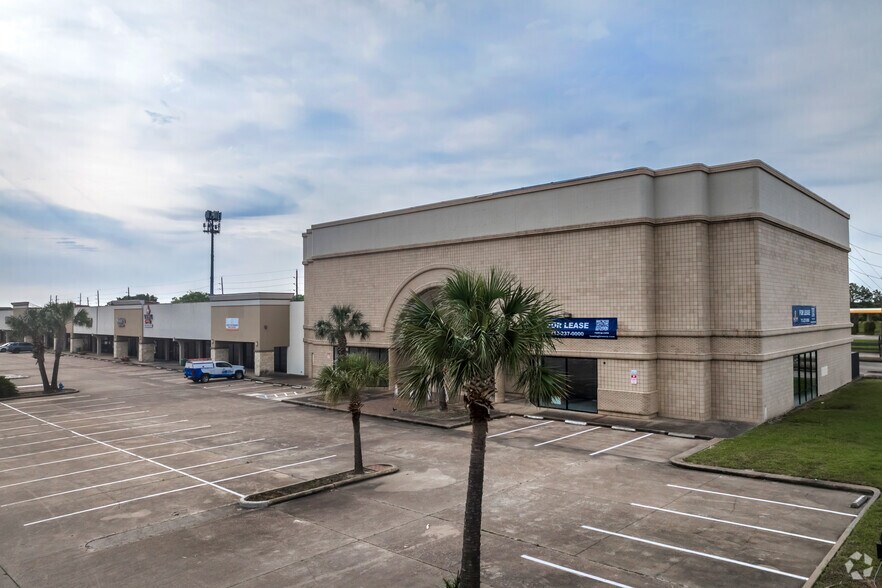 2703 S Hwy 6, Houston, TX for lease - Building Photo - Image 2 of 13