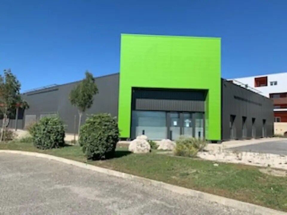 Retail in Avignon for lease Building Photo- Image 1 of 5