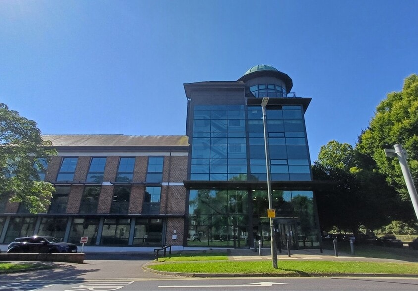 Broadway, Letchworth Garden City for lease - Building Photo - Image 1 of 1