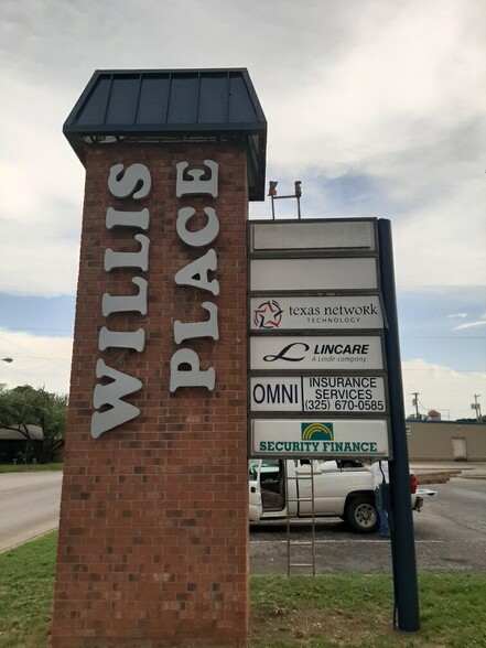 174 S Willis St, Abilene, TX for lease - Building Photo - Image 2 of 34