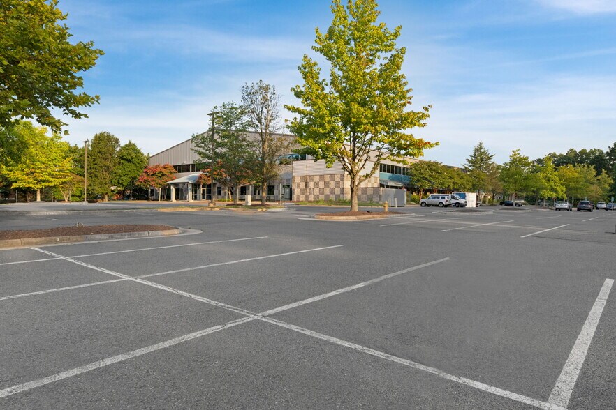10021 Balls Ford Rd, Manassas, VA for lease - Building Photo - Image 3 of 15