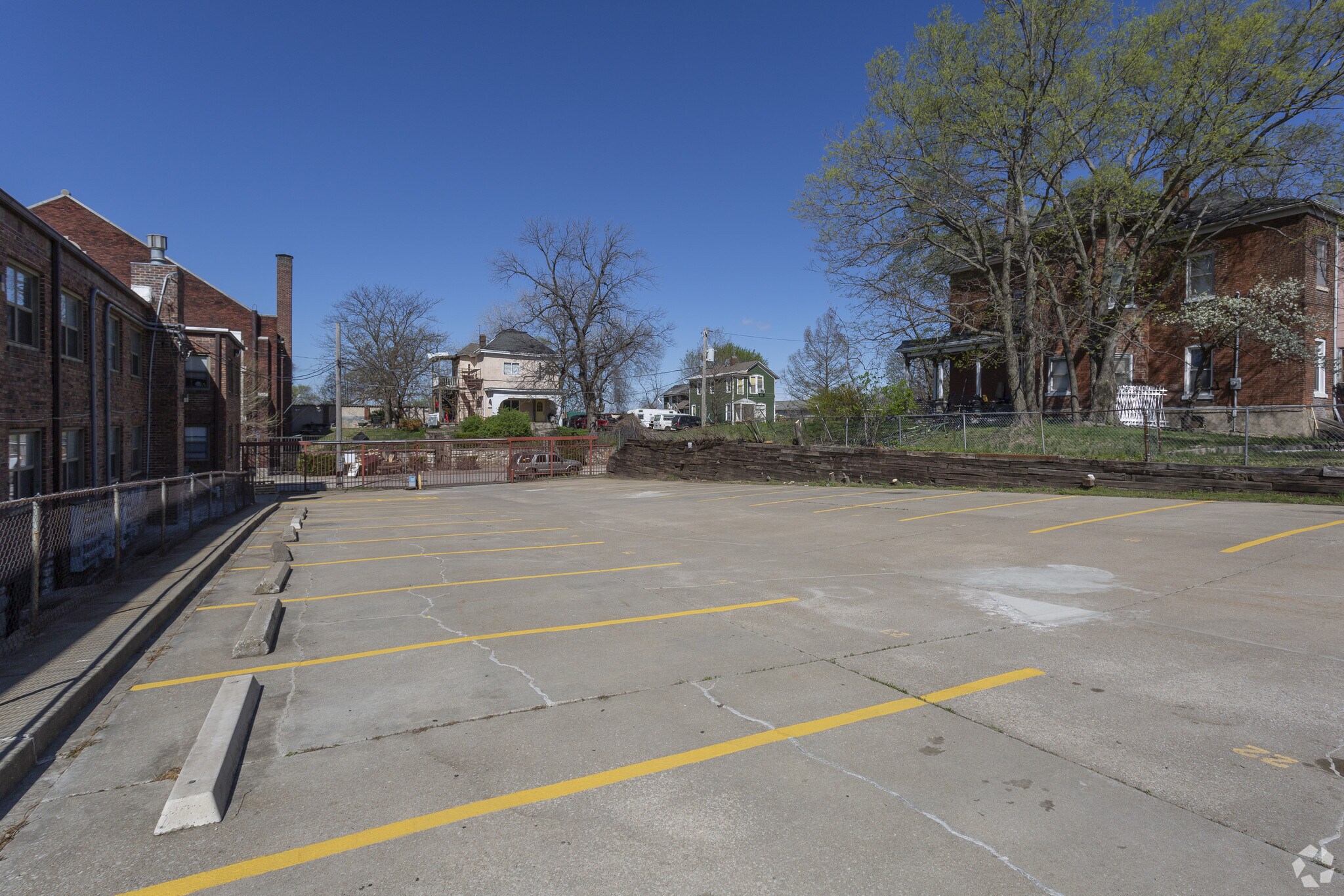 1310 Admiral Blvd, Kansas City, MO 64106 Admiral Apartments