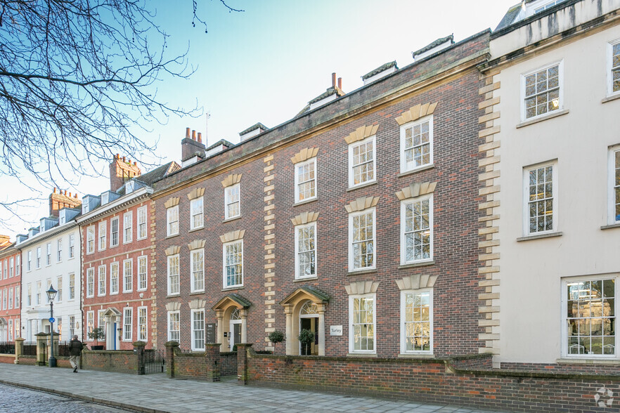 40 Queen Sq, Bristol for lease - Primary Photo - Image 1 of 3