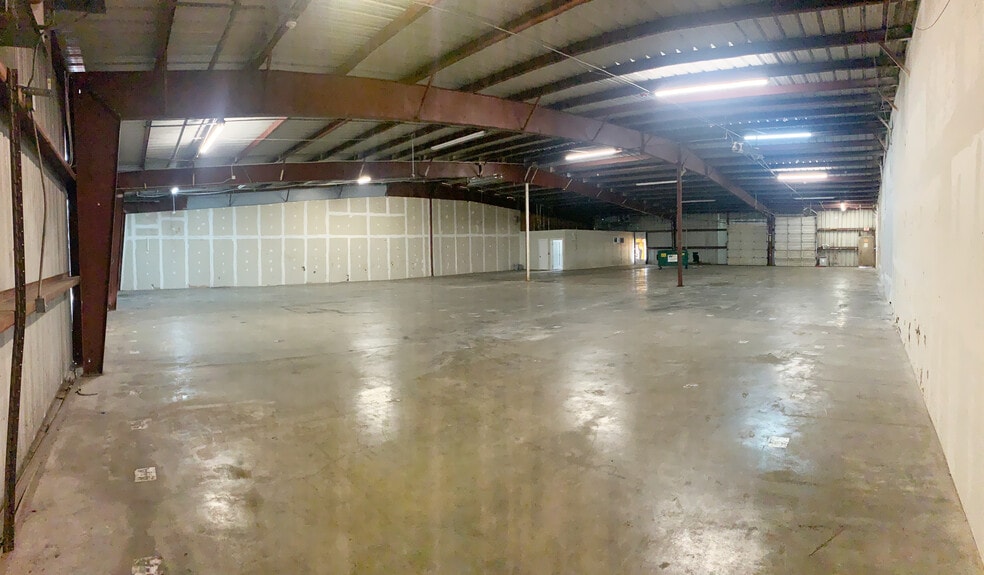 8910 Lawndale St, Houston, TX for lease - Building Photo - Image 2 of 12