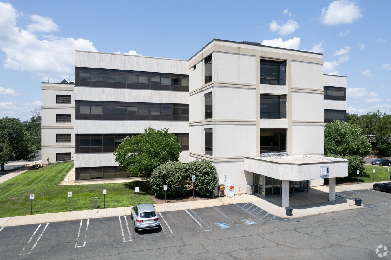 15 Corporate Pl S, Piscataway, NJ 08854 Office Space & Data Center at