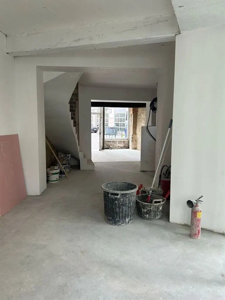 Retail in Rueil-Malmaison for lease Interior Photo- Image 1 of 4