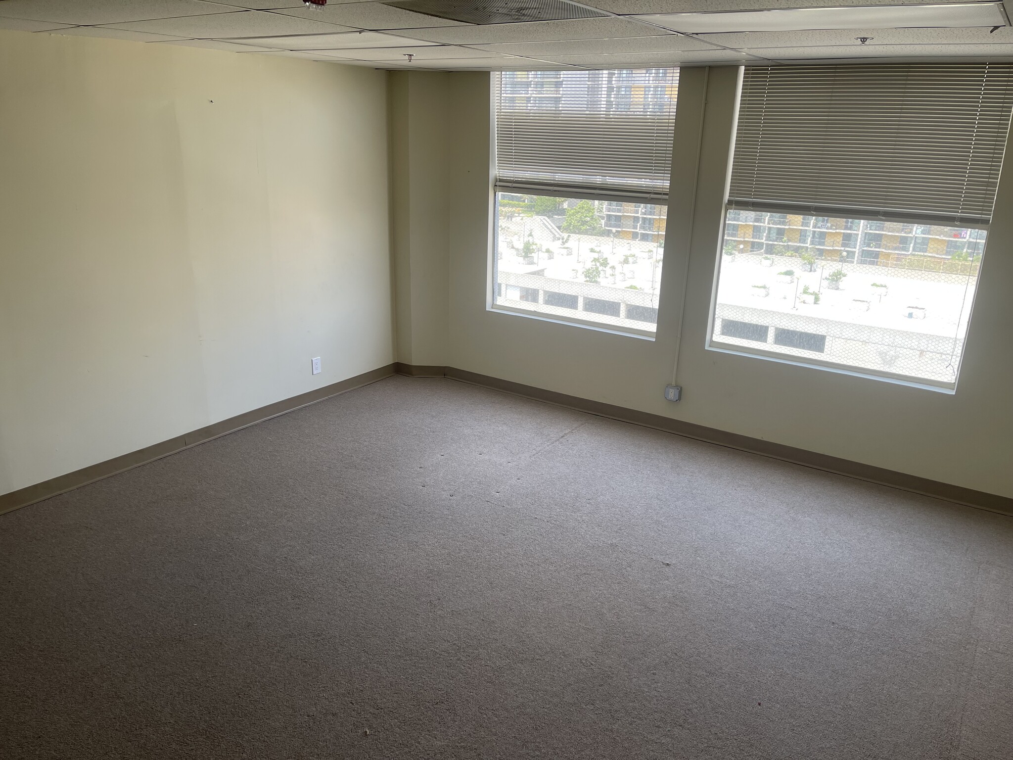 316 W 2nd St, Los Angeles, CA for lease Interior Photo- Image 1 of 8