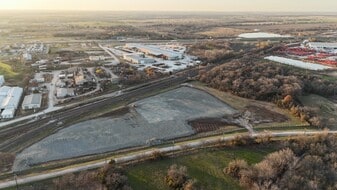 N. Weaver Street, Gainesville TX - Motel