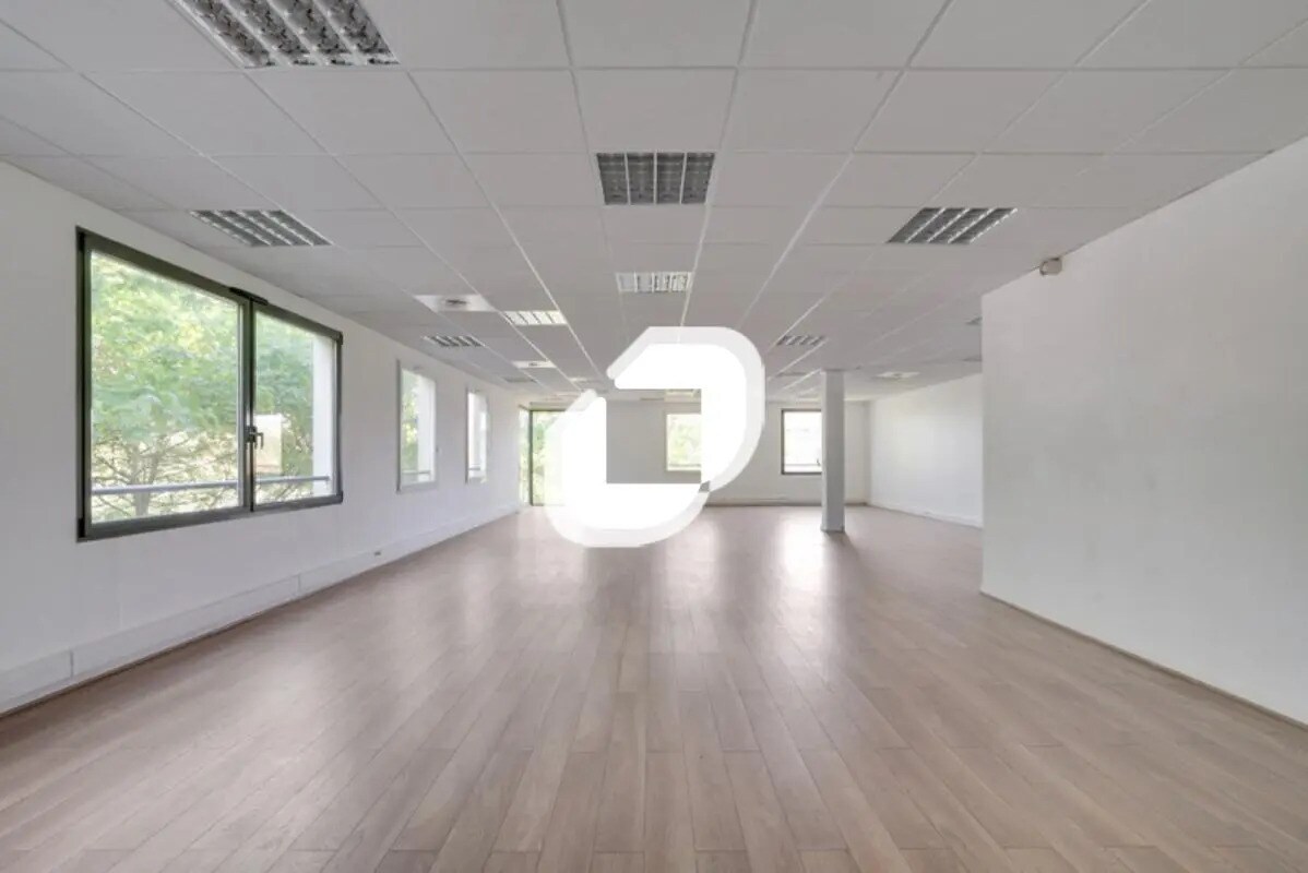 Office in Montévrain for lease Interior Photo- Image 1 of 13