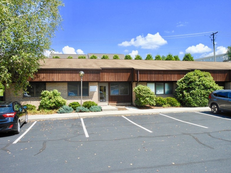 153-159 Walters Dr, Christiansburg, VA for lease - Building Photo - Image 2 of 13