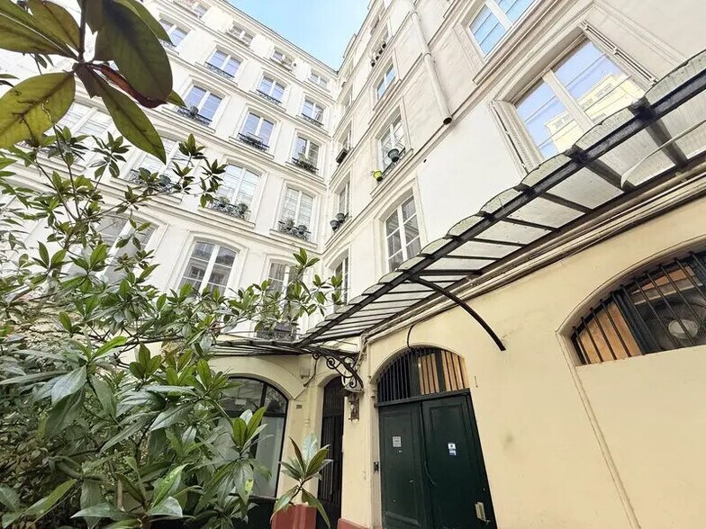 Rue Du Faubourg Saint-Martin, Paris for sale - Building Photo - Image 1 of 7