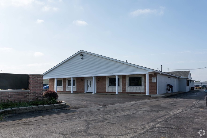 1131 E Broad St, Elyria, OH for lease - Building Photo - Image 1 of 15