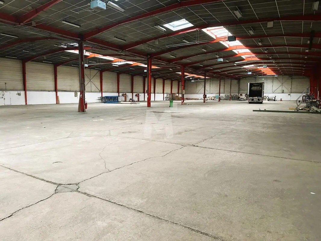 Flex in Morangis for lease Building Photo- Image 1 of 7