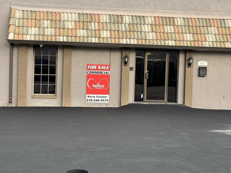 921 SE 15th Ave, Cape Coral, FL for sale - Building Photo - Image 1 of 17