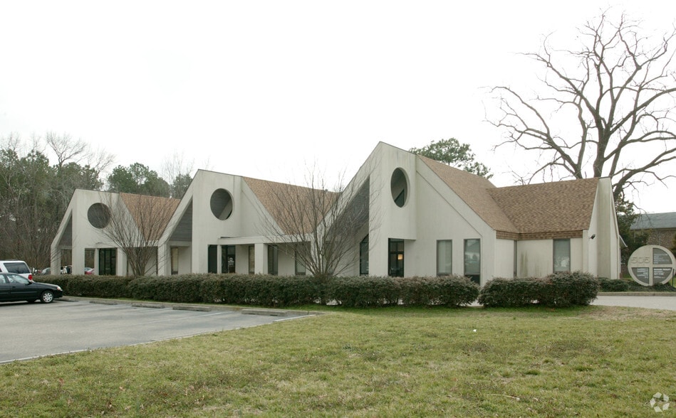 505 Cedar Rd, Chesapeake, VA 23322